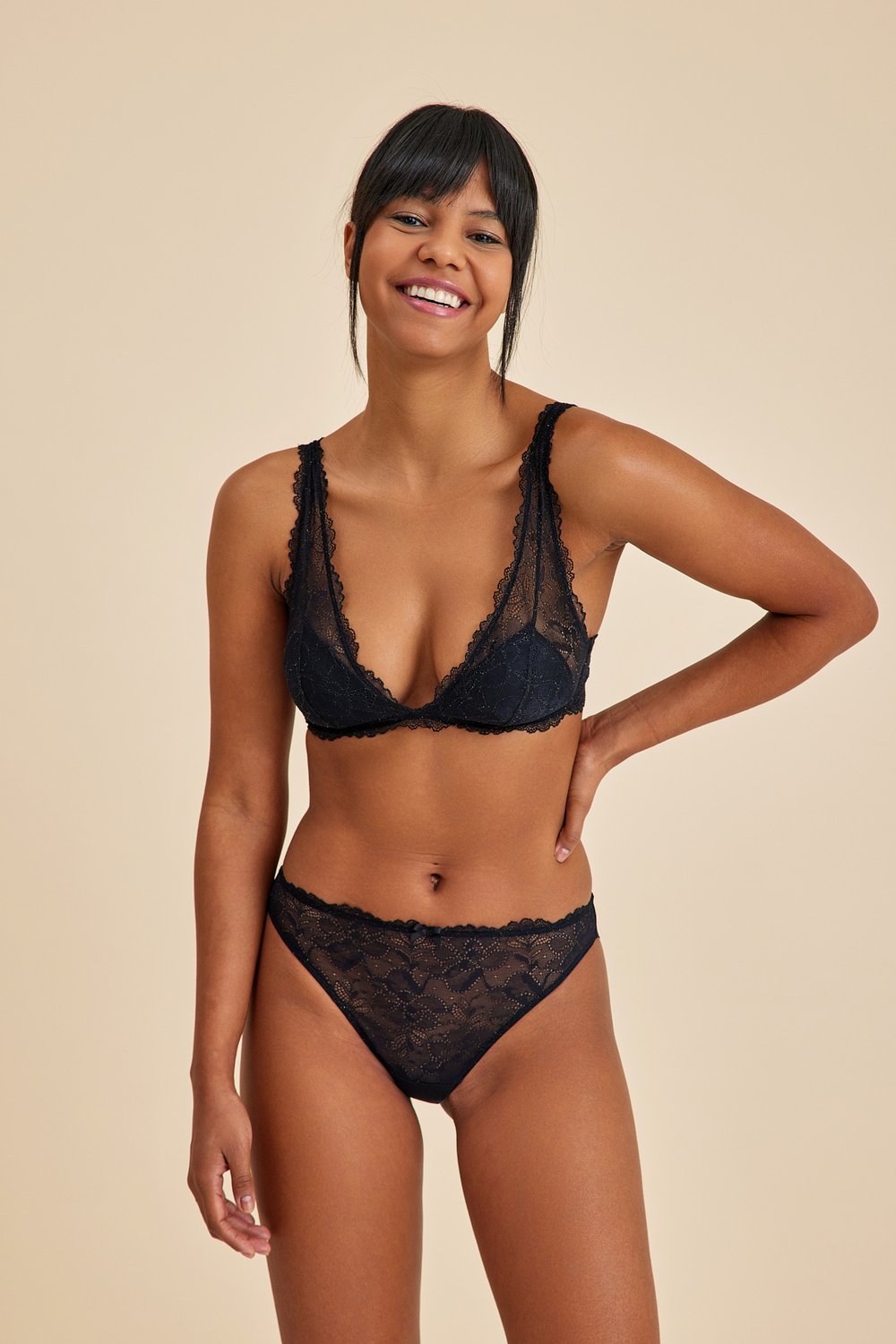 Amarelle-Roma Siyah Balensiz Dantelli Dolgusuz Üçgen Bralet Sütyen-Top-8-fleurdirect.live