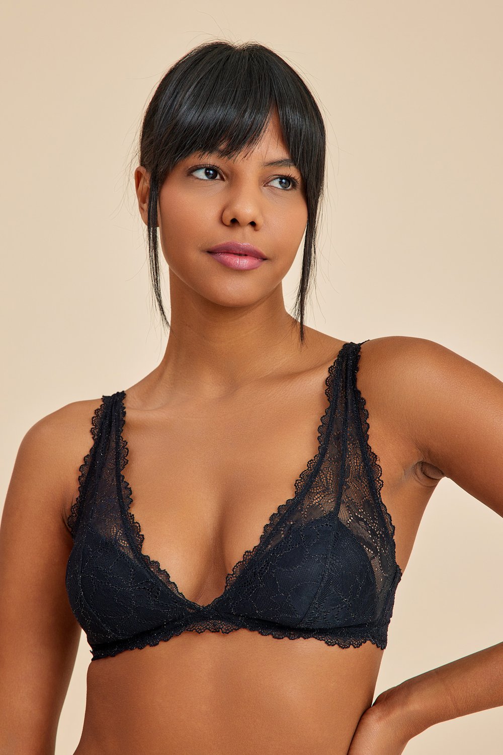 Amarelle-Roma Siyah Balensiz Dantelli Dolgusuz Üçgen Bralet Sütyen-Top-1-fleurdirect.live