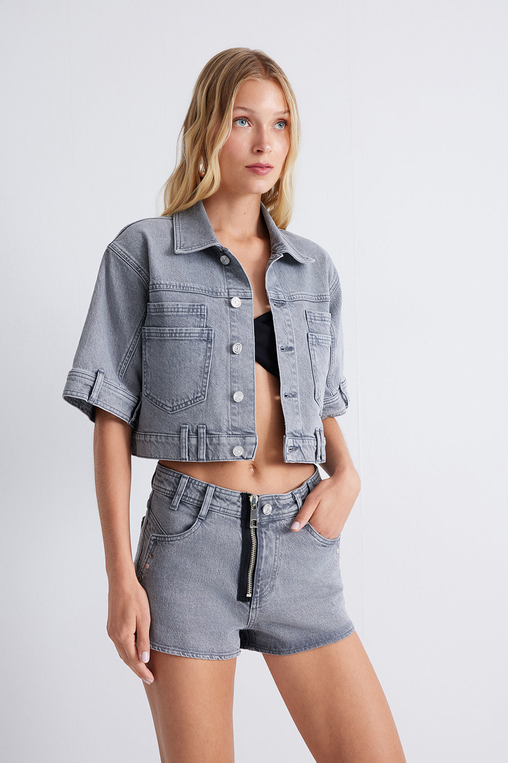 Bella Short - 0