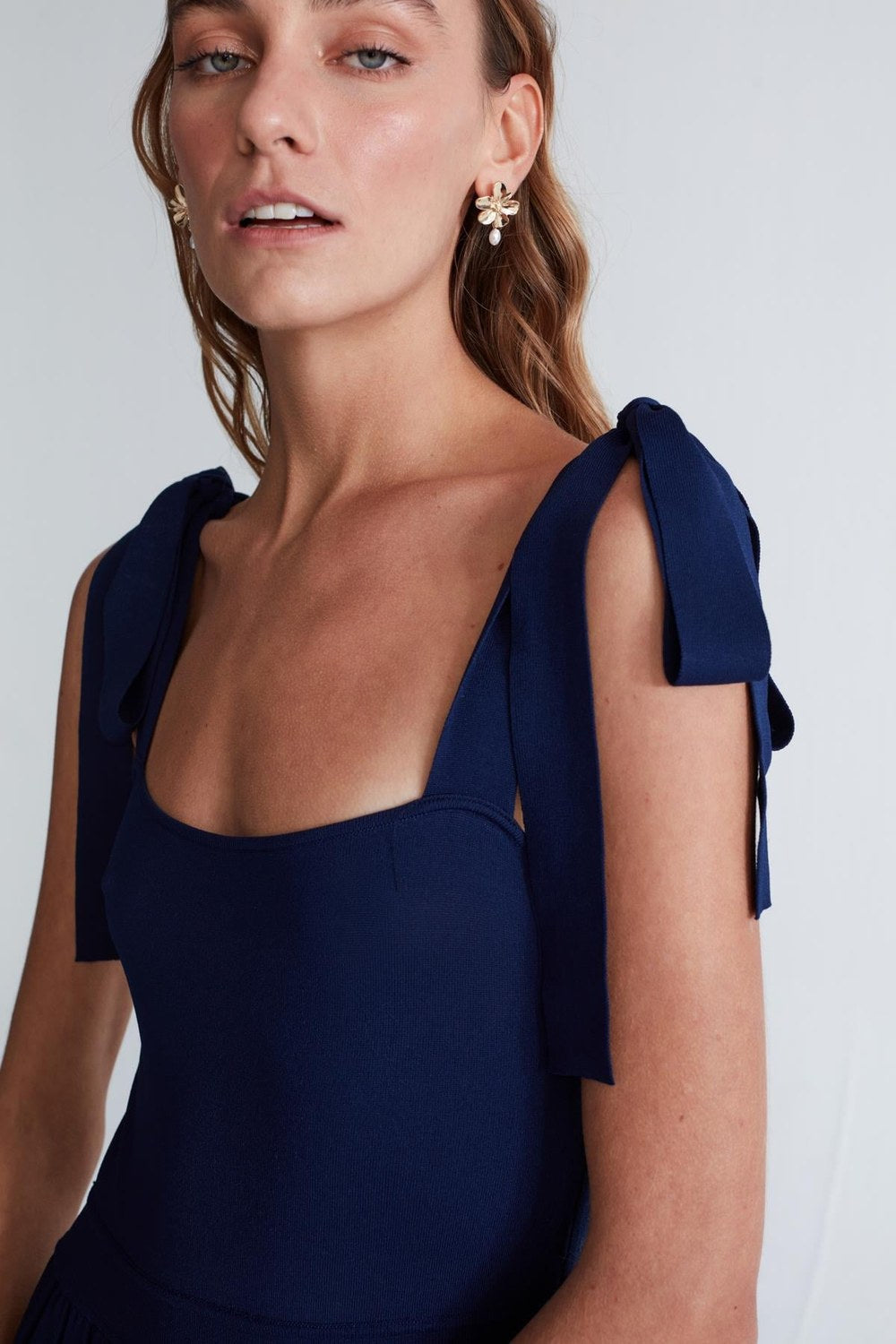 Styleboom X Kelly Dress Askılı Bağlama Detaylı Rahat Kesim Midi Boy Yazlık Kadın Triko Elbise - Lacivert - 3
