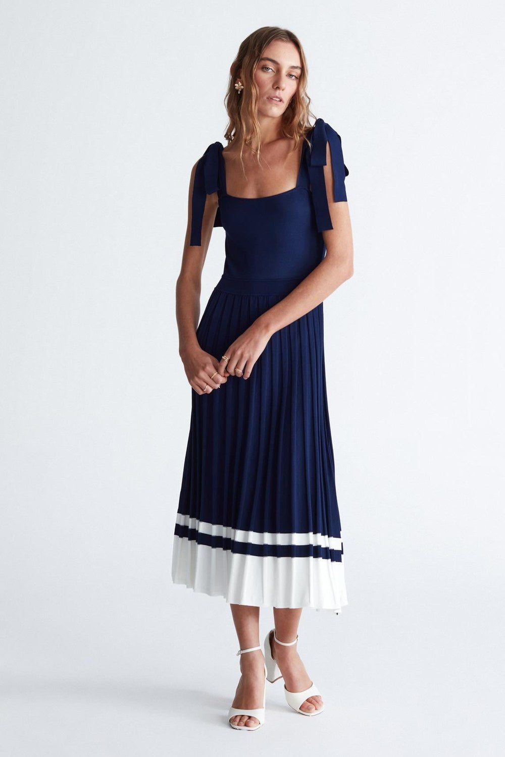 Styleboom X Kelly Dress Askılı Bağlama Detaylı Rahat Kesim Midi Boy Yazlık Kadın Triko Elbise - Lacivert - 4
