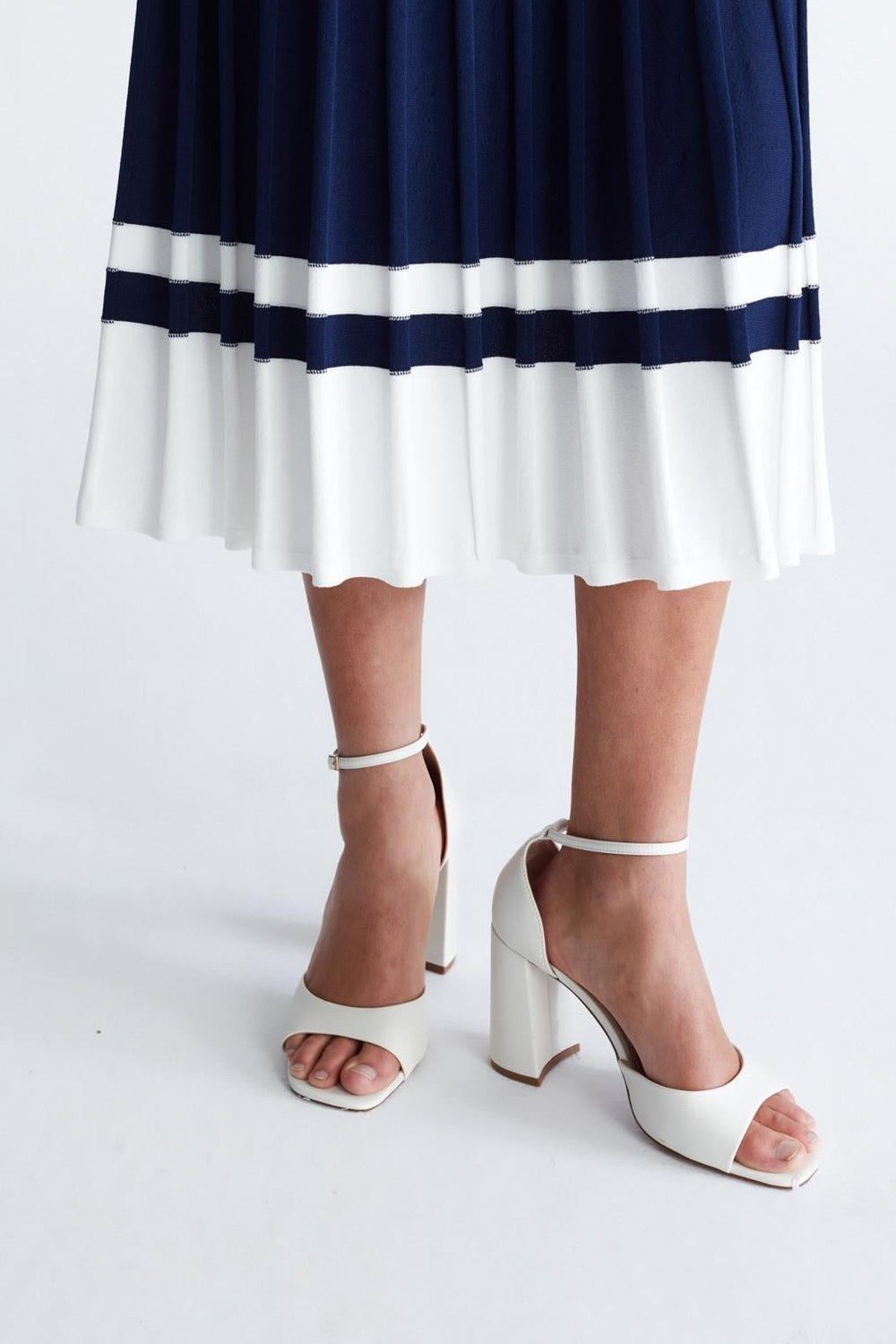 Styleboom X Kelly Dress Askılı Bağlama Detaylı Rahat Kesim Midi Boy Yazlık Kadın Triko Elbise - Lacivert - 6