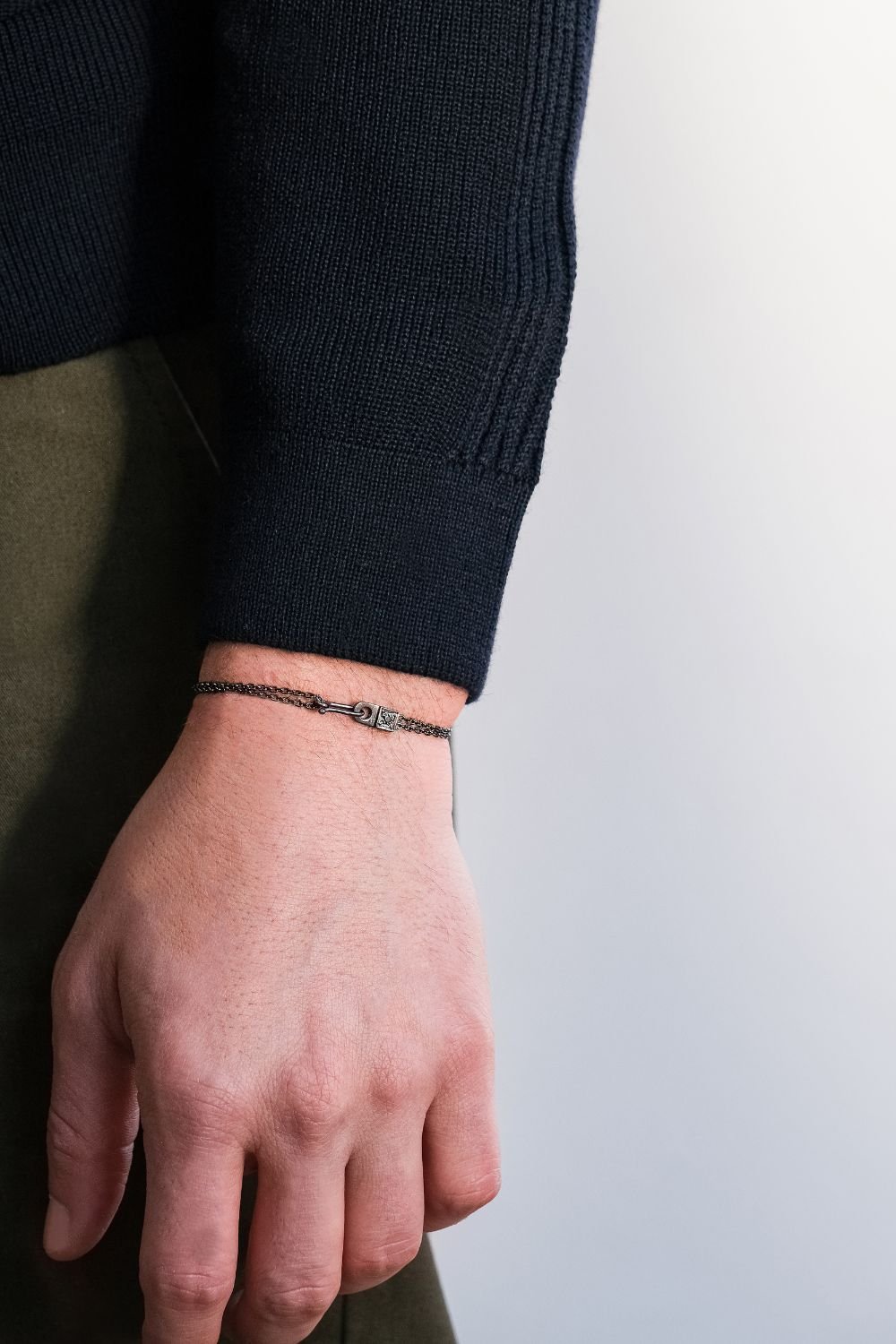Aleyna Cebeci Jewelry-Arm In Arm Bileklik, Siyah Rodyum Kaplama Gümüş, Siyah Pırlanta-Bileklik-2-fleurdirect.live