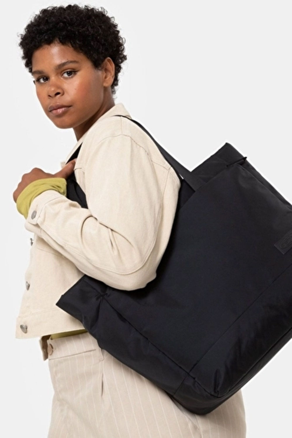 Eastpak-Cnnct F Satch Cnnct F Black-Omuz Çantası-3-fleurdirect.live