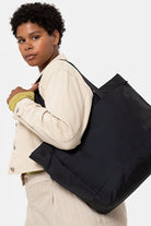 Eastpak-Cnnct F Satch Cnnct F Black-Omuz Çantası-3-fleurdirect.live