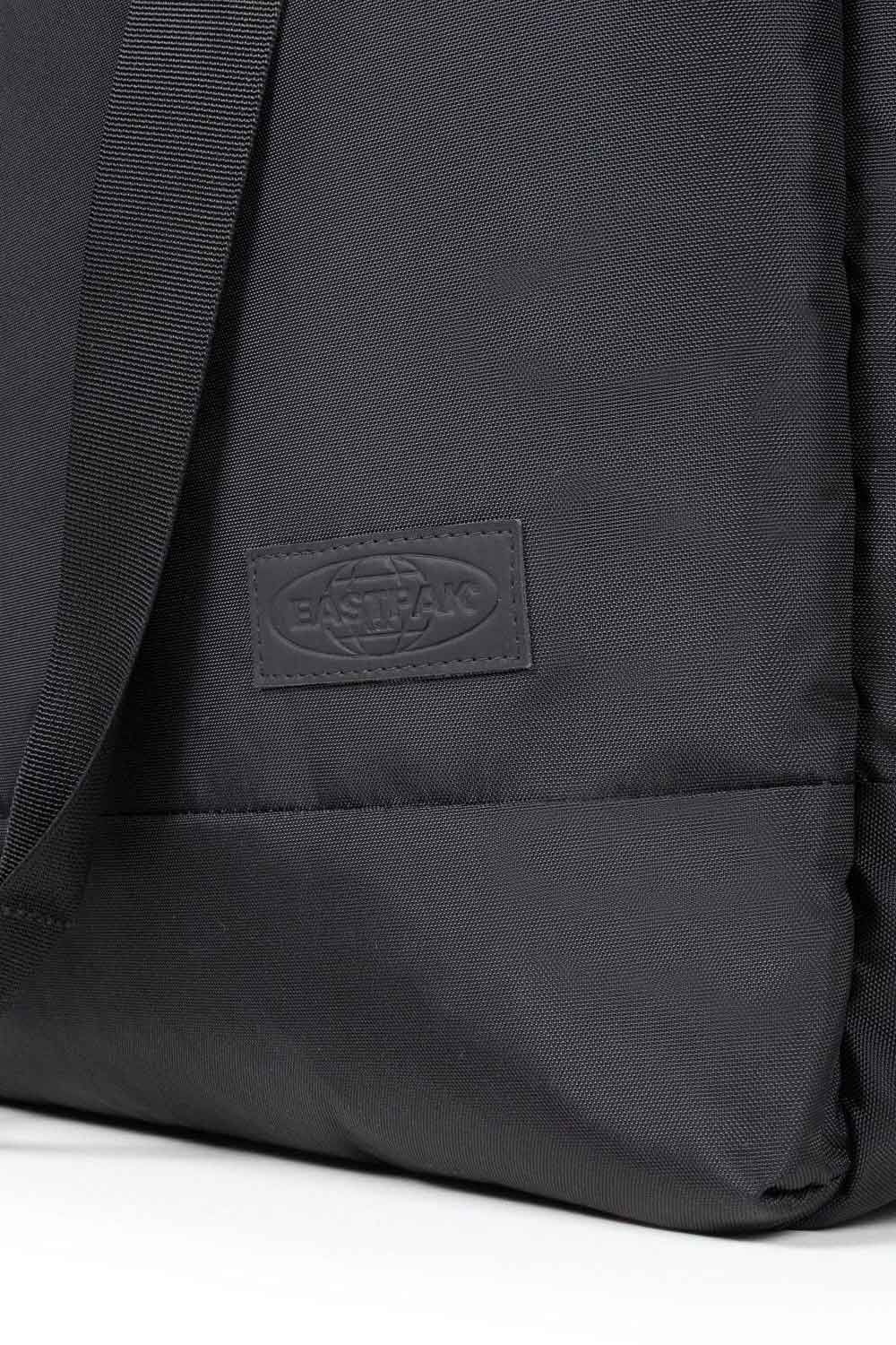 Eastpak-Cnnct F Satch Cnnct F Black-Omuz Çantası-4-fleurdirect.live