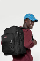 Eastpak-Pinnacle Black-Sırt Çantası-2-fleurdirect.live