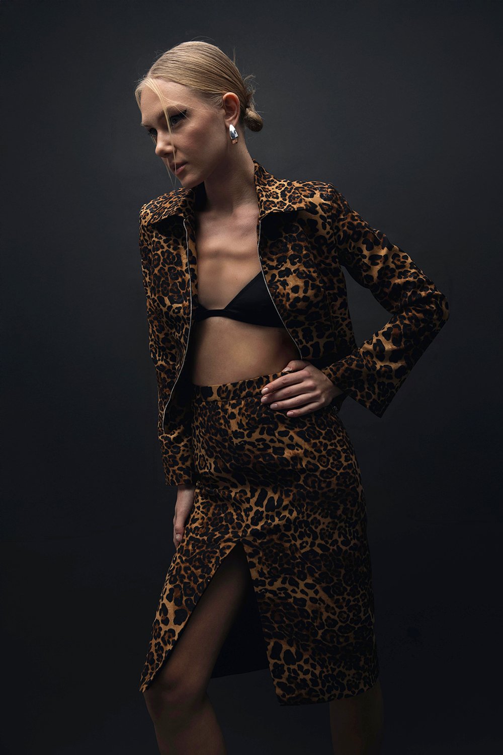 Esra Adıgüzel-Feline Mirage - Leopar Desenli Önden Yırtmaçlı Etek-Etek-3-fleurdirect.live