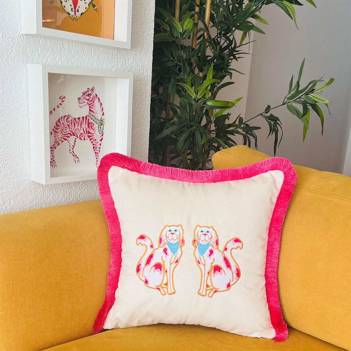 Ge Living-Pembe Köpek Desenli Bej Kadife Kırlent Kılıfı ( 45 Cm X 45 Cm )-Kırlent Kılıfı-3-fleurdirect.live