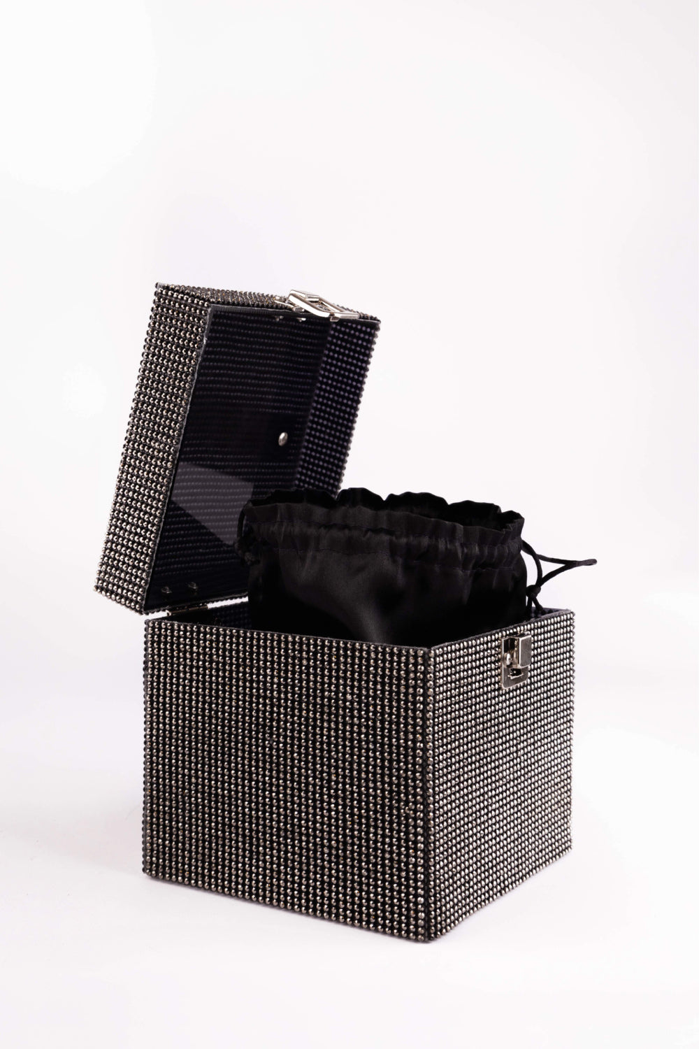 Jeloux-Black Crystal Akrilik Kristal Taşlı Makyaj Çantası 15cm X 15cm X 15cm-El Çantası-3-fleurdirect.live