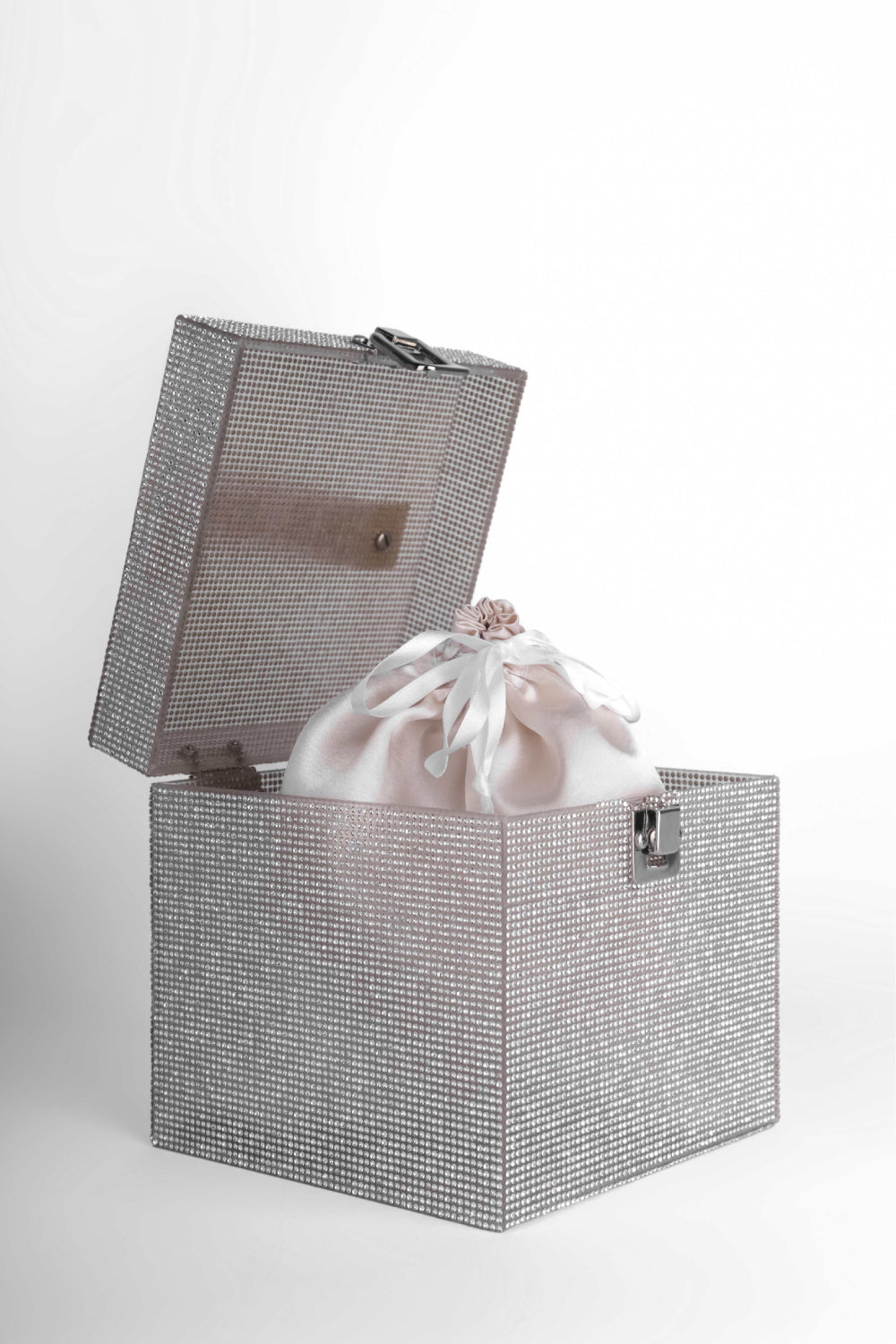 Jeloux-Silver Crystal Akrilik Kristal Taşlı Makyaj Çantası 15cm X 15cm X 15cm-El Çantası-3-fleurdirect.live