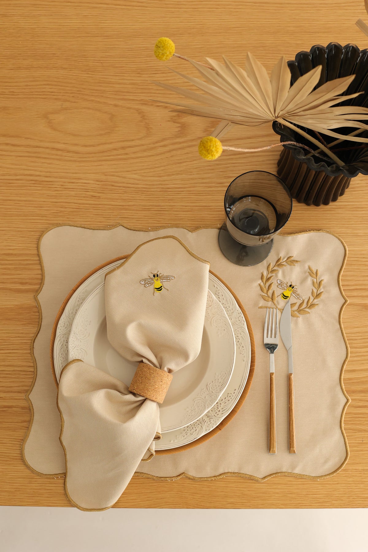 Km Home Collection-2'li Set Arı İşlemeli Pamuk Amerikan Servis-Sunum Aksesuarları-1-fleurdirect.live