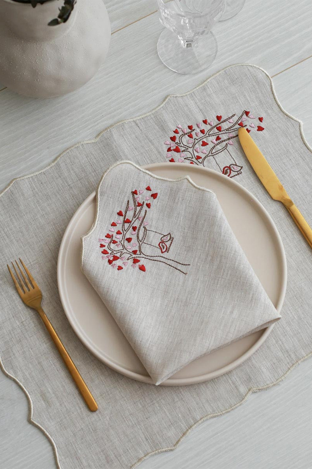 Km Home Collection-2'li Set Lovebirds İşlemeli Keten Amerikan Servis-Sunum Aksesuarları-3-fleurdirect.live