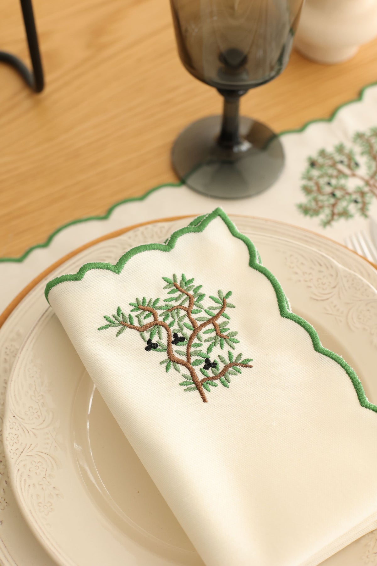Km Home Collection-2'li Set Zeytin Ağacı İşlemeli Amerikan Servis-Sunum Aksesuarları-5-fleurdirect.live