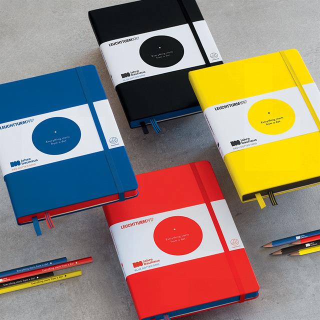 Leuchtturm 1917-Leuchtturm1917 Bauhaus Serisi Not Defteri, Orta Boy (A5), Sert Kapak, 251 Sayfa Mavi Noktalı Defter Red 359619-Noktalı-5-fleurdirect.live