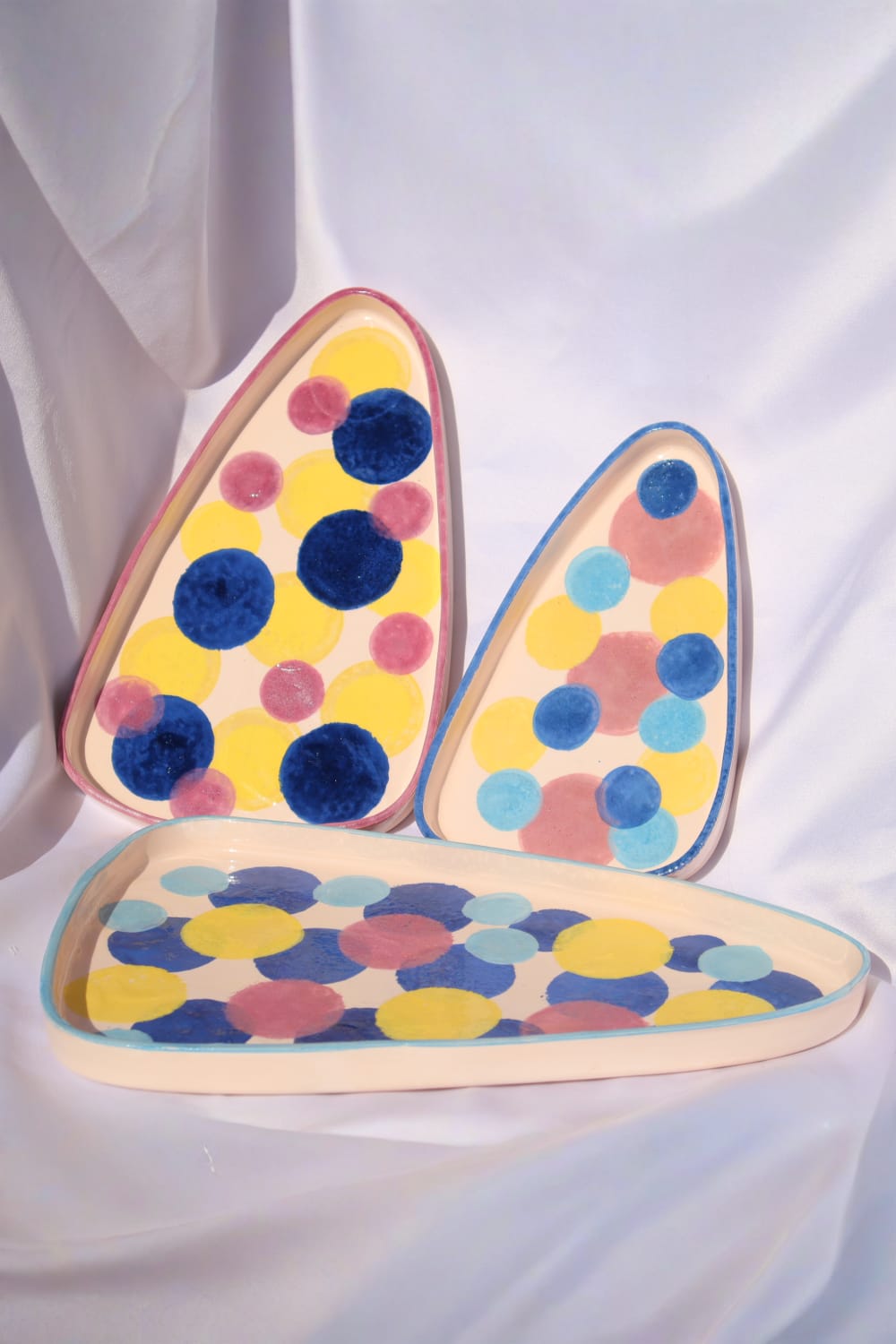 Lily & Loly Ceramics-Rengarenk Puantiyeli Modern El Yapımı Seramik 3'lü Set El Yapımı Eğlenceli Servis Ve Pasta Tabakları-Tabak & Kase-1-fleurdirect.live