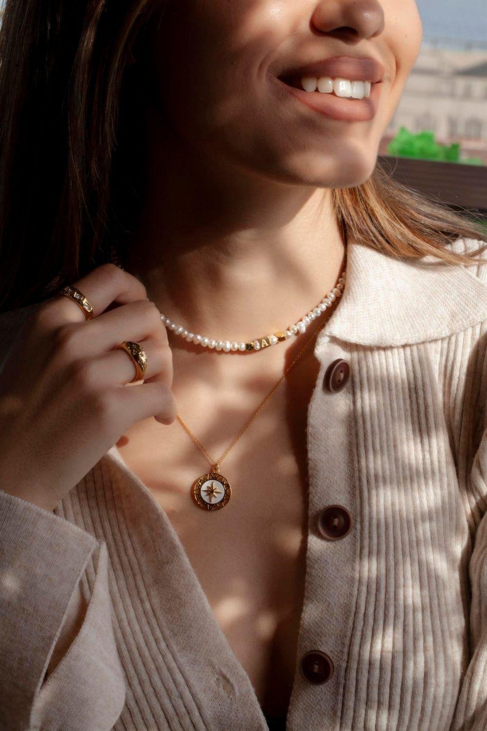 Linya Jewellery-Beyaz Mineli Kutup Yıldızı Madalyon-Kolye-3-fleurdirect.live