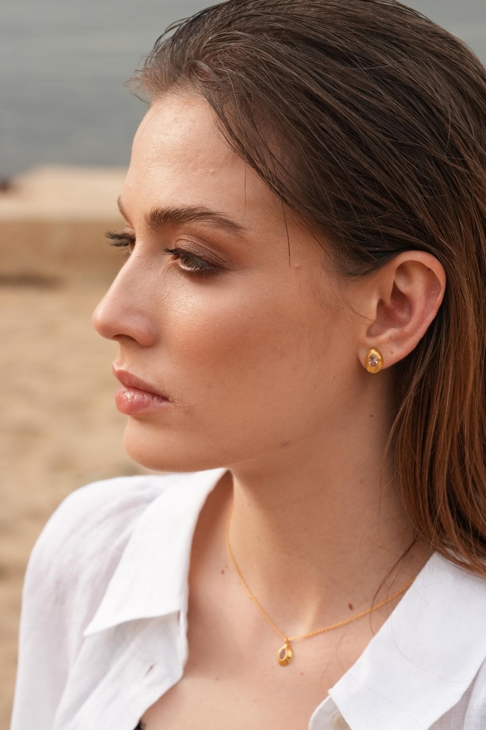 Linya Jewellery-Ella Beyaz Taşlı Pinli Küpe-Küpe-2-fleurdirect.live
