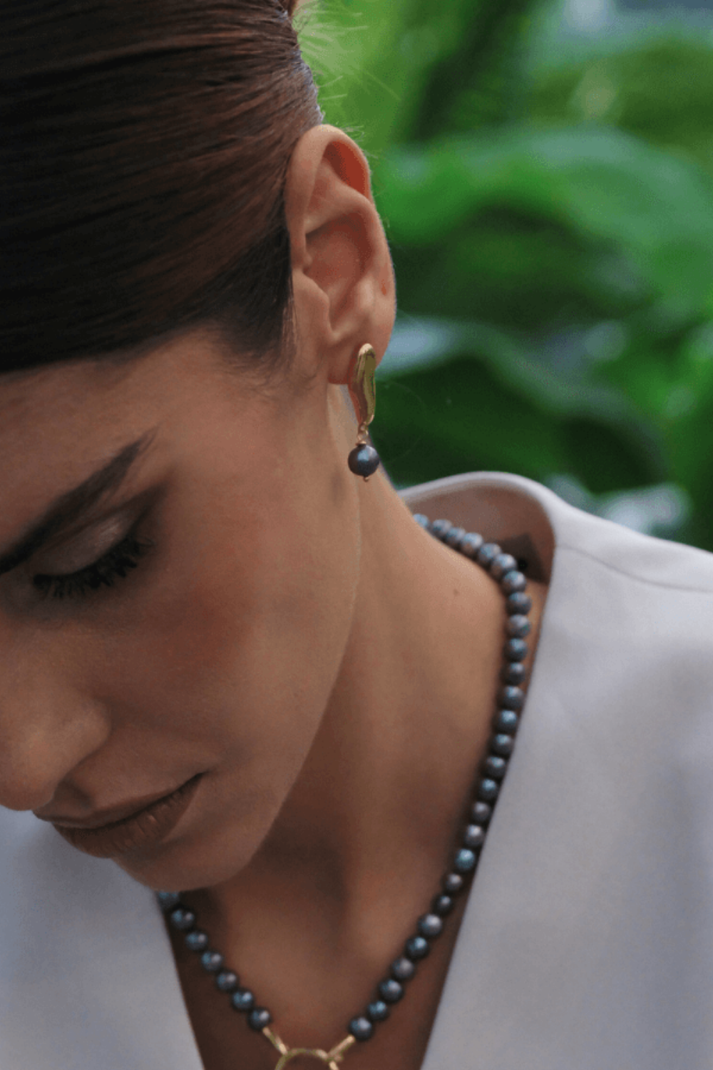 Linya Jewellery-Gera Siyah İncili Sallantılı Küpe Gold-Küpe-2-fleurdirect.live