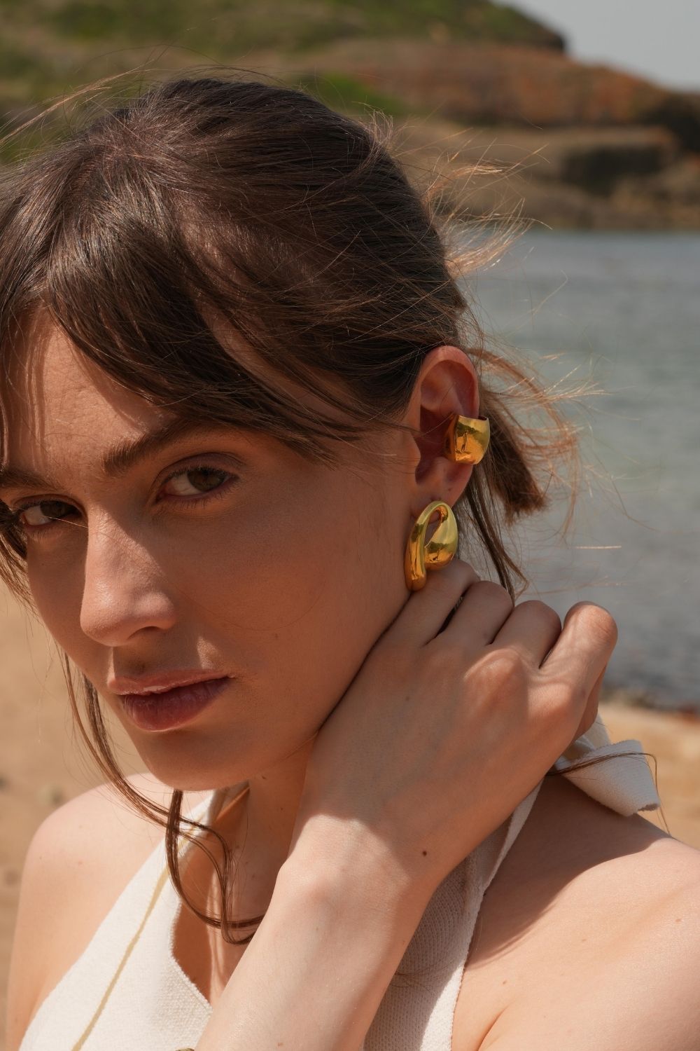 Linya Jewellery-Jeni Büyük Kıkırdak Küpe Gold-Küpe-2-fleurdirect.live