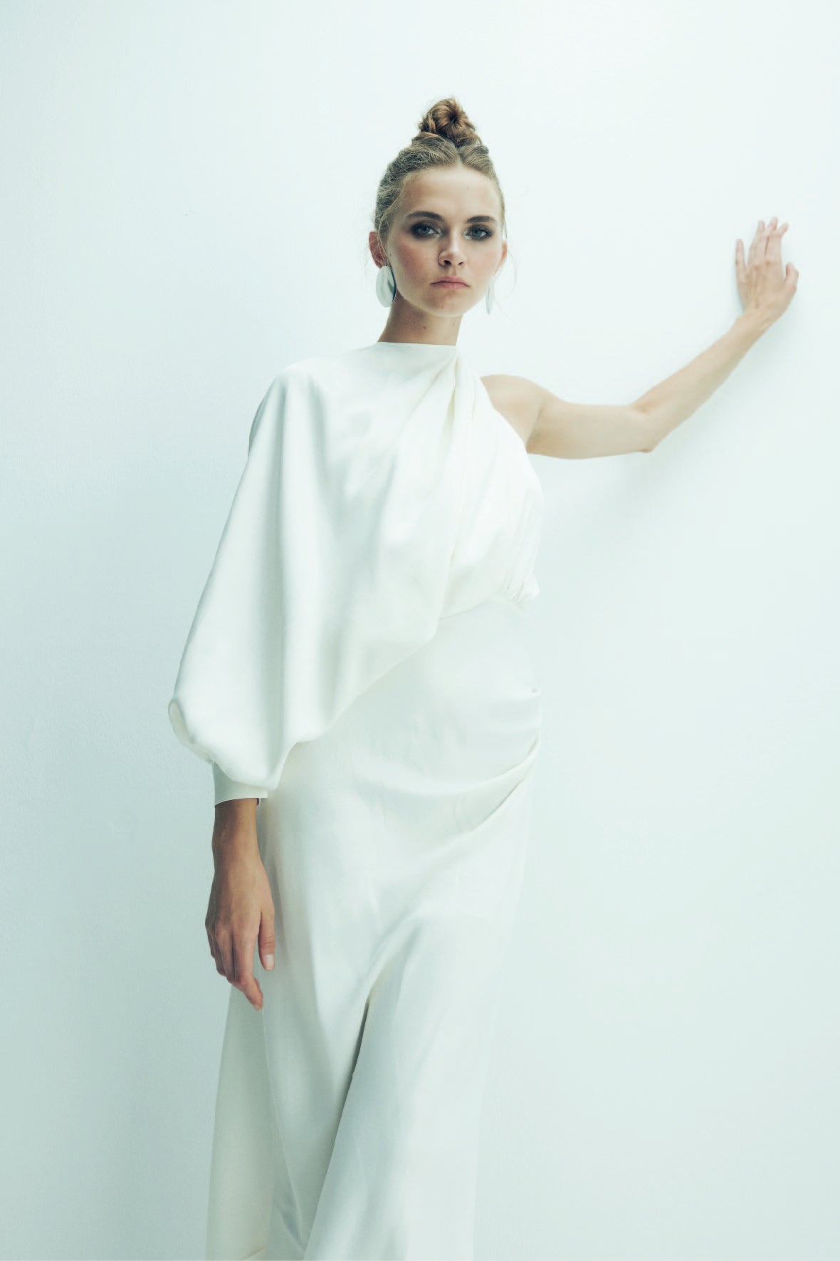 Nazlı Ceren-Emillien Asimetrik Saten Elbise White Swan-Elbise-5-fleurdirect.live