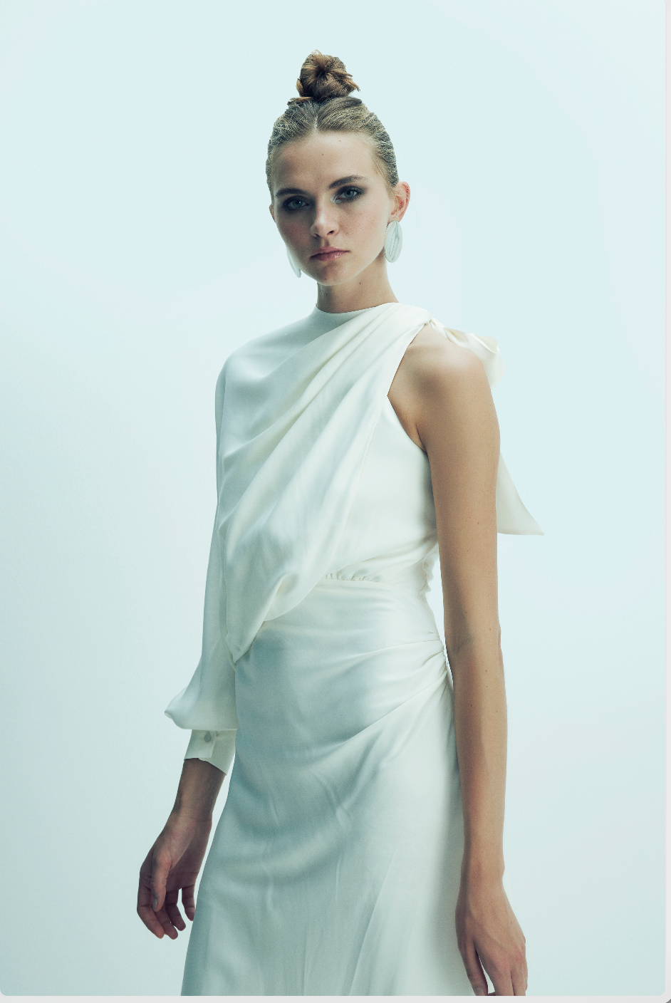 Nazlı Ceren-Emillien Asimetrik Saten Elbise White Swan-Elbise-7-fleurdirect.live