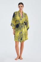 Peraluna-Aura Geometrik Desenli Diz Hizası Saten Kadın Kimono-Kimono-3-fleurdirect.live