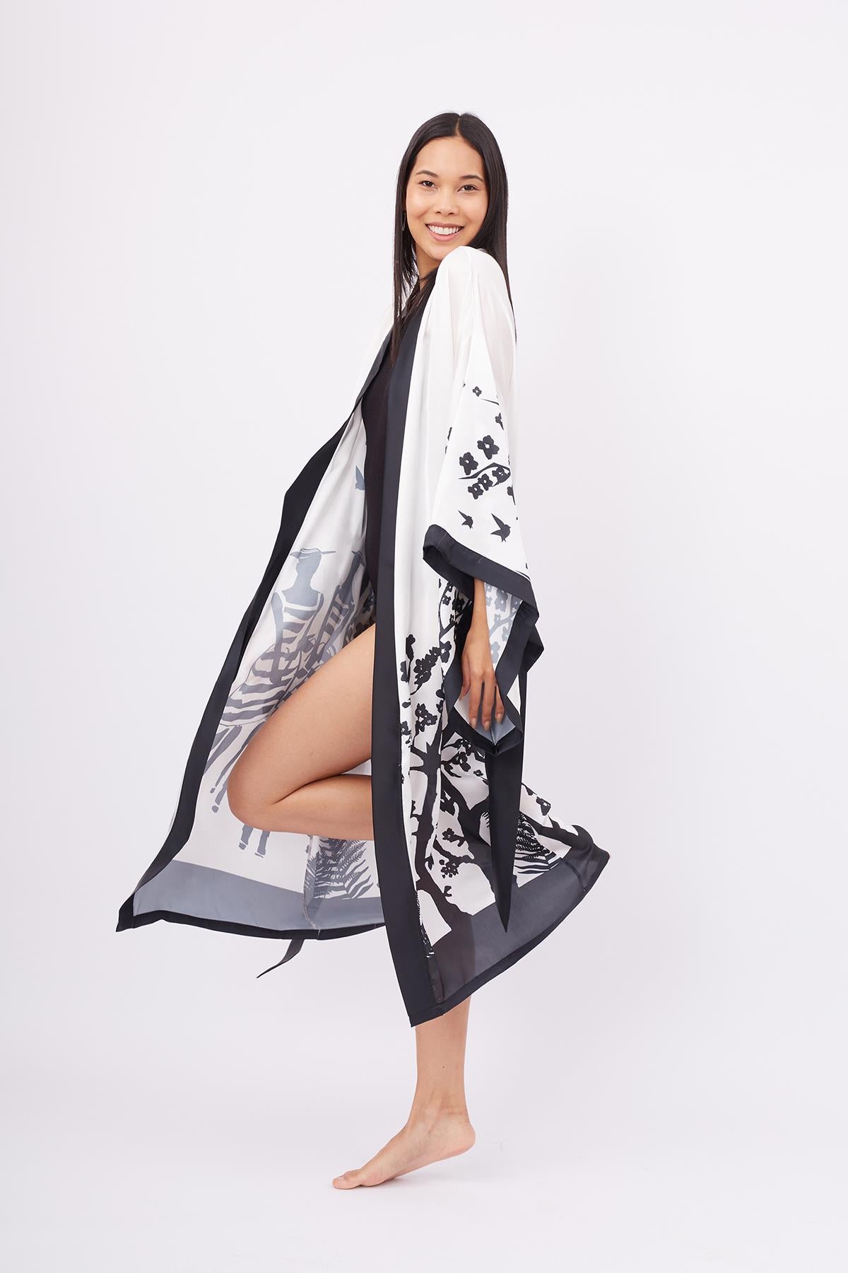 Peraluna-Beach Girls Long Kimono Kadınlar Ve Sakura Baskılı Uzun Saten Kadın Kimono Siyah Beyaz-Kimono-5-fleurdirect.live