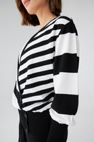 Peraluna-Derin Yaka Dökümlü Kolları Büzgülü Kadın Triko Kazak-Kazak & Triko-4-fleurdirect.live
