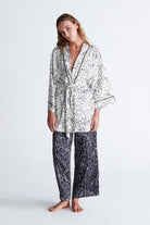 Peraluna-Freesia Kimono 82 cm Çiçek Desen Mini Boy Kemerli Saten Kadın Kimono-Kimono-2-fleurdirect.live