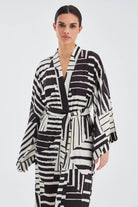 Peraluna-Hanita Geometrik Desenli 120 Cm Saten Yazlık Kadın Kimono-Kimono-1-fleurdirect.live