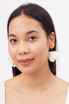 Peraluna-Isabel Earrings El Yapımı Yaprak Desen Küpe Ekru-Küpe-3-fleurdirect.live
