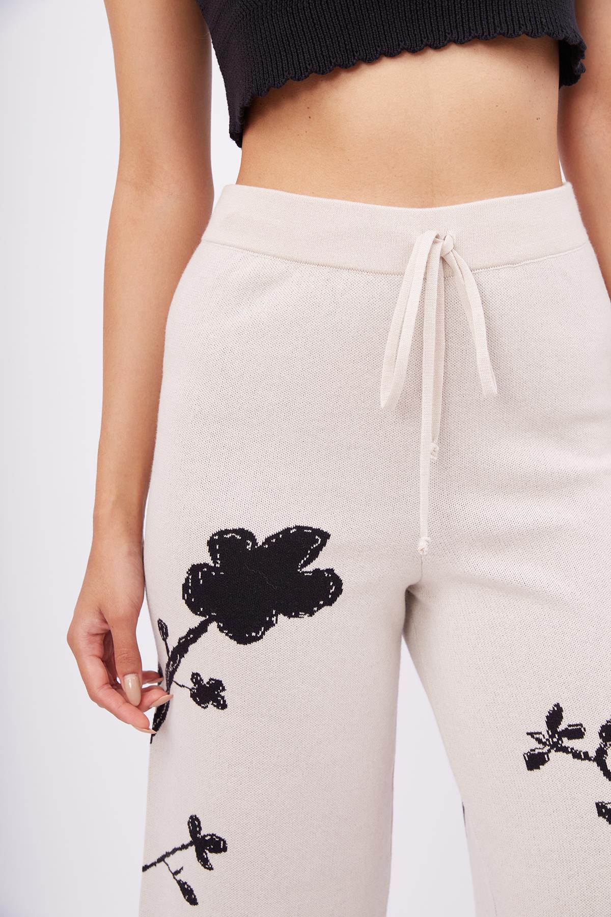 Peraluna-Lady Sakura Trouser Sakura Desen Yüksek Bel Rahat Kesim Beli Lastikli Kadın Triko Pantolon Bej-Pantolon-3-fleurdirect.live