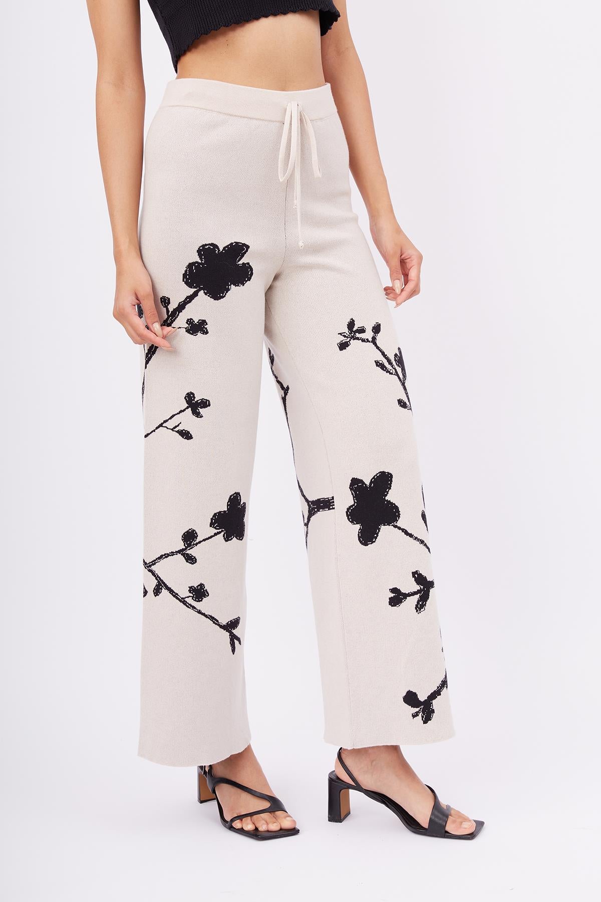 Peraluna-Lady Sakura Trouser Sakura Desen Yüksek Bel Rahat Kesim Beli Lastikli Kadın Triko Pantolon Bej-Pantolon-4-fleurdirect.live