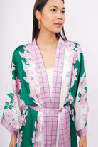 Peraluna-Lilac Charm Short Kimono çiçek Baskılı 90 Cm Saten Kısa Kadın Kimono Yeşil/Pembe-Kimono-3-fleurdirect.live