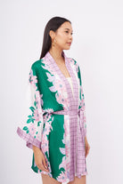 Peraluna-Lilac Charm Short Kimono çiçek Baskılı 90 Cm Saten Kısa Kadın Kimono Yeşil/Pembe-Kimono-4-fleurdirect.live