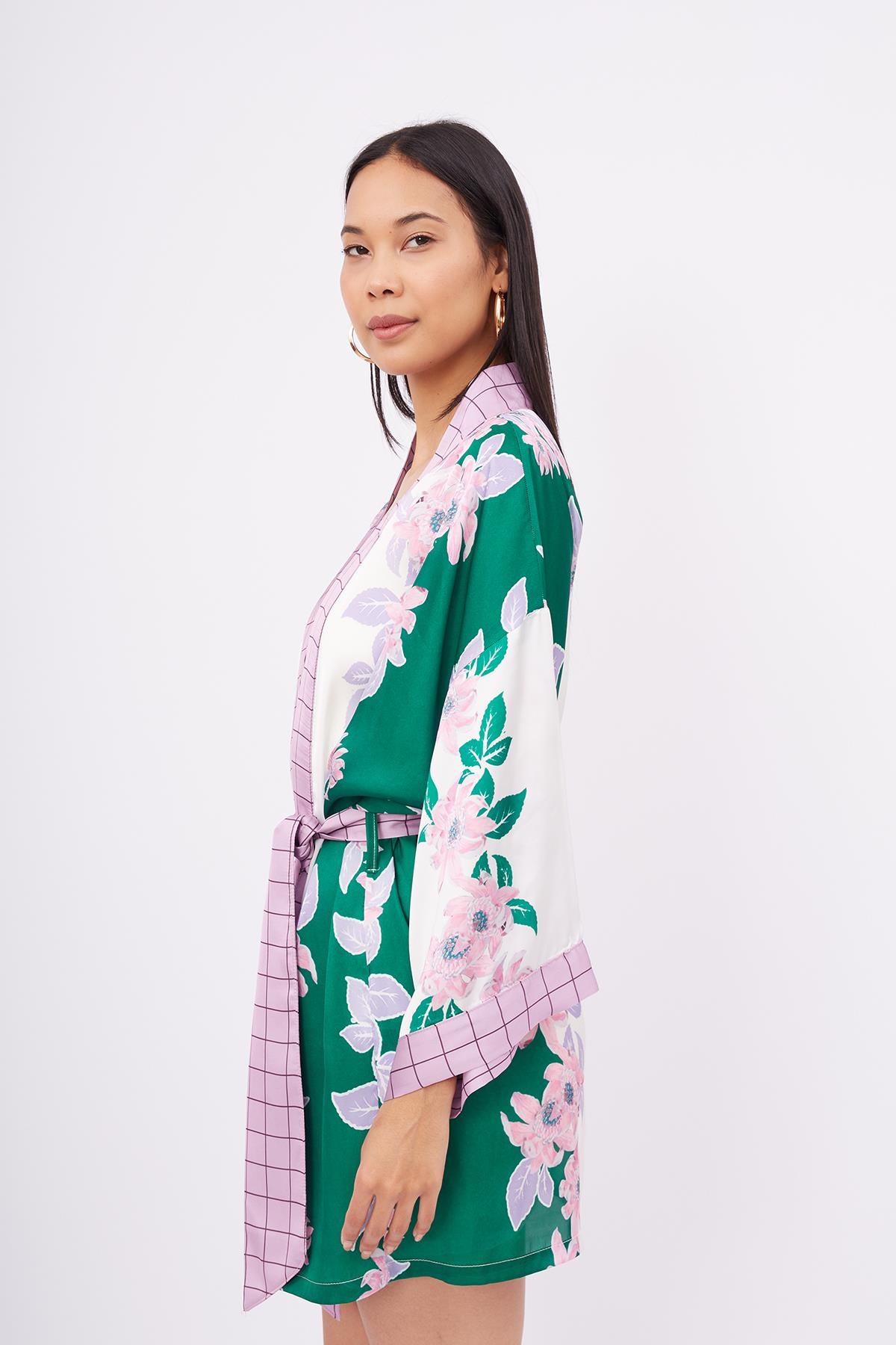 Peraluna-Lilac Charm Short Kimono çiçek Baskılı 90 Cm Saten Kısa Kadın Kimono Yeşil/Pembe-Kimono-5-fleurdirect.live