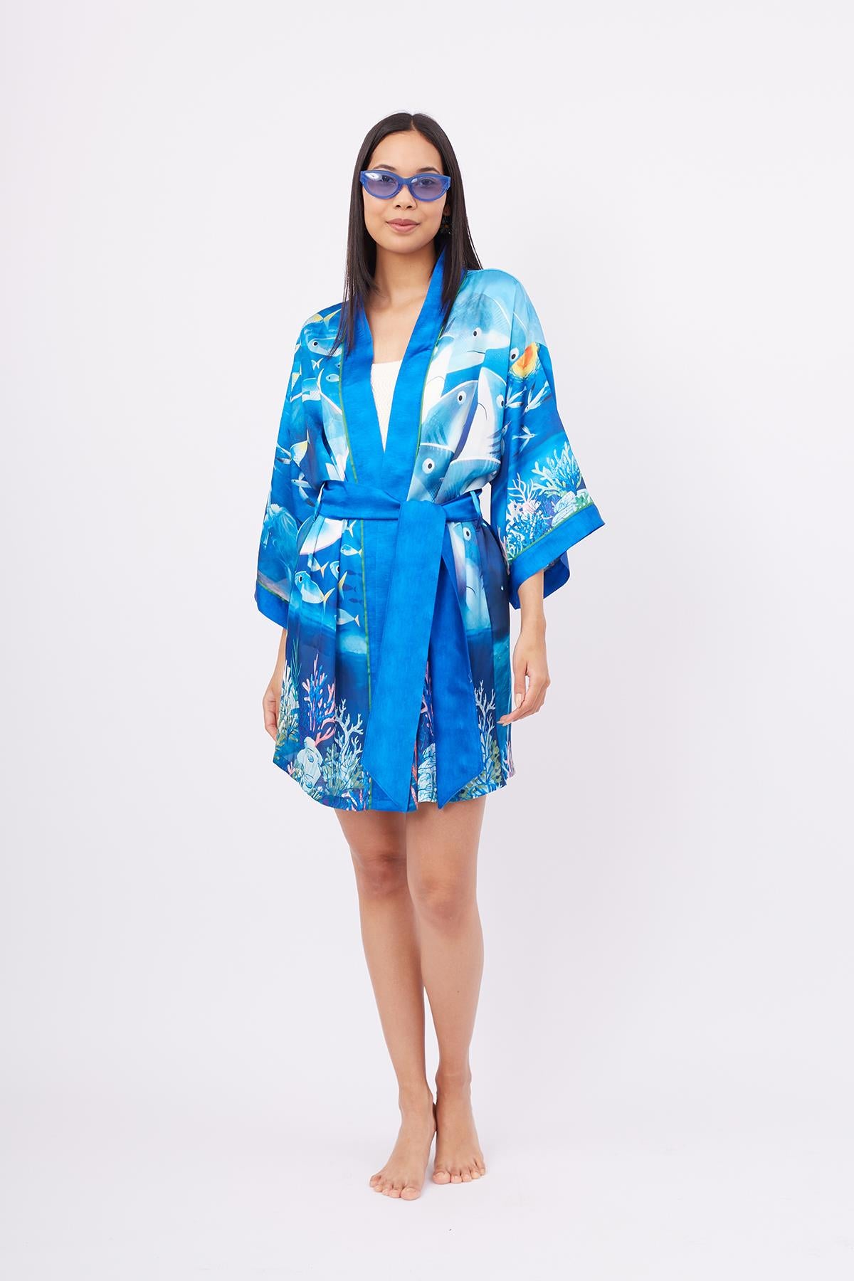 Peraluna-Ocean Story Short Kimono Balık Kuş Ve Kız çocuk Baskılı 90 Cm Kısa Saten Kadın Kimono Deniz Mavisi-Kimono-1-fleurdirect.live