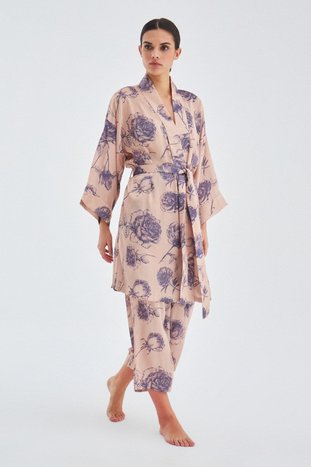 Peraluna-Rosa Gül Desenli Diz Hizası Saten Kadın Kimono-Kimono-5-fleurdirect.live
