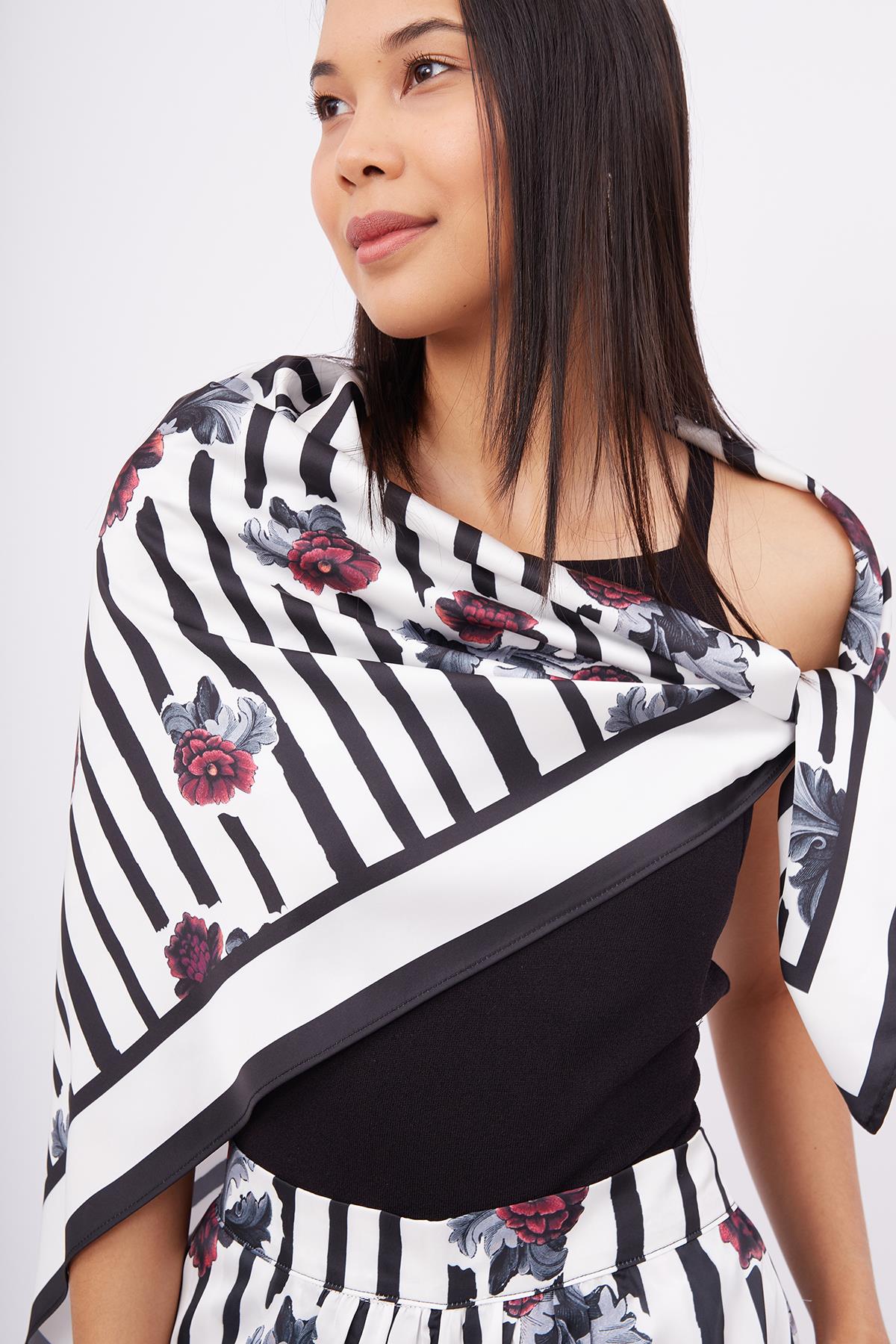 Peraluna-Stripe Garden Scarfe çizgili Güllü Baskılı Saten Kadın Eşarp-Eşarp-2-fleurdirect.live