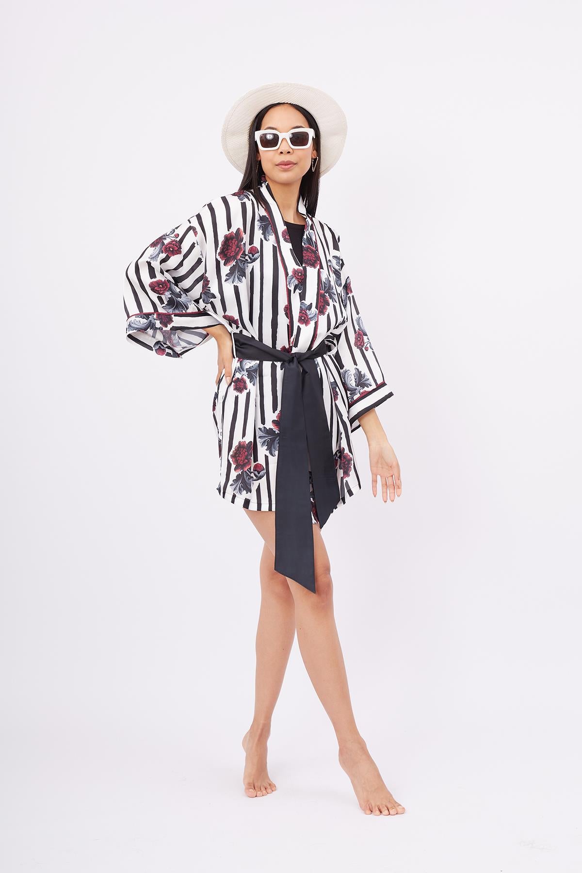 Peraluna-Stripe Garden Short Kimono Çizgili Güllü Baskılı 80 Cm Kısa Saten Kadın Kimono-Kimono-1-fleurdirect.live