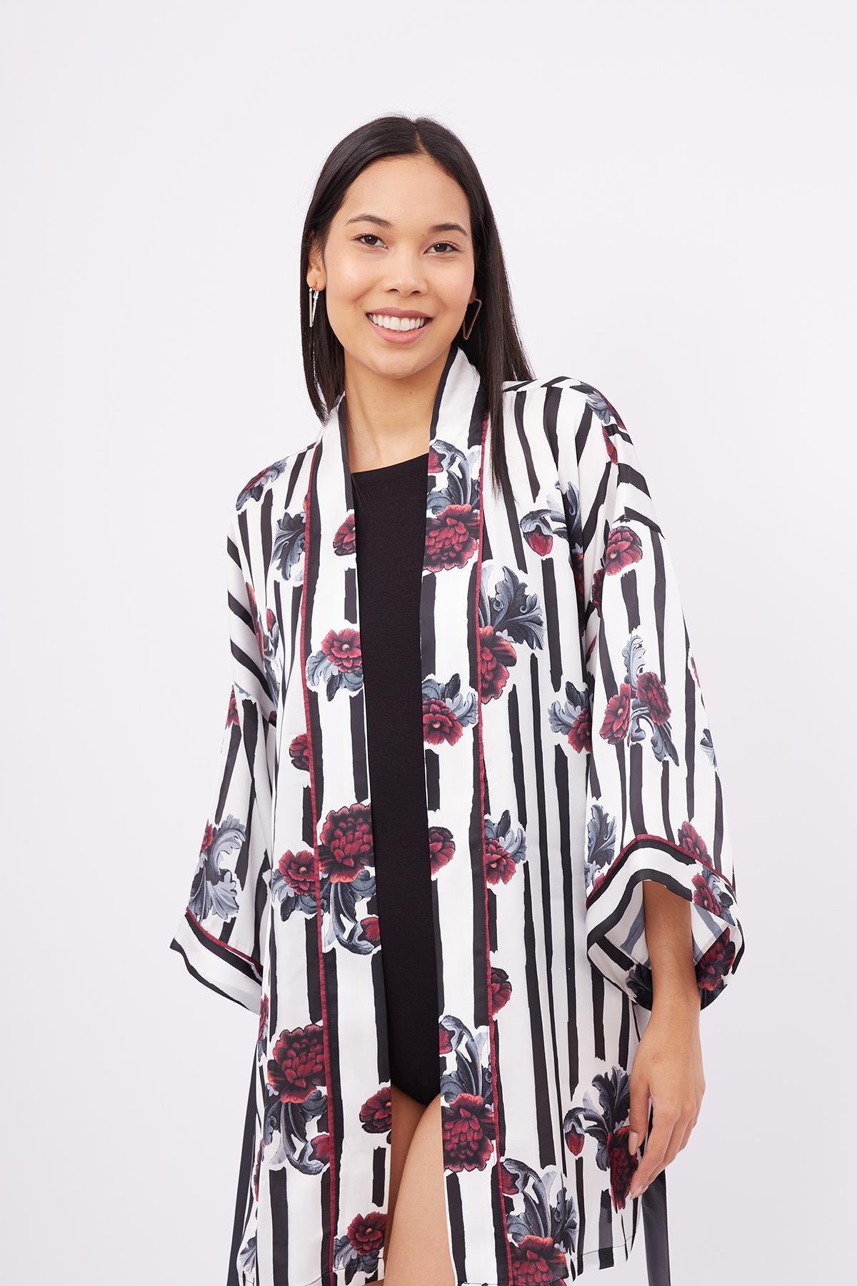 Peraluna-Stripe Garden Short Kimono Çizgili Güllü Baskılı 80 Cm Kısa Saten Kadın Kimono-Kimono-2-fleurdirect.live