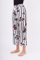 Peraluna-Stripe Garden Trouser Çizgili Güllü Baskılı Saten Kadın Pantolon-Pantolon-2-fleurdirect.live