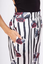 Peraluna-Stripe Garden Trouser Çizgili Güllü Baskılı Saten Kadın Pantolon-Pantolon-3-fleurdirect.live