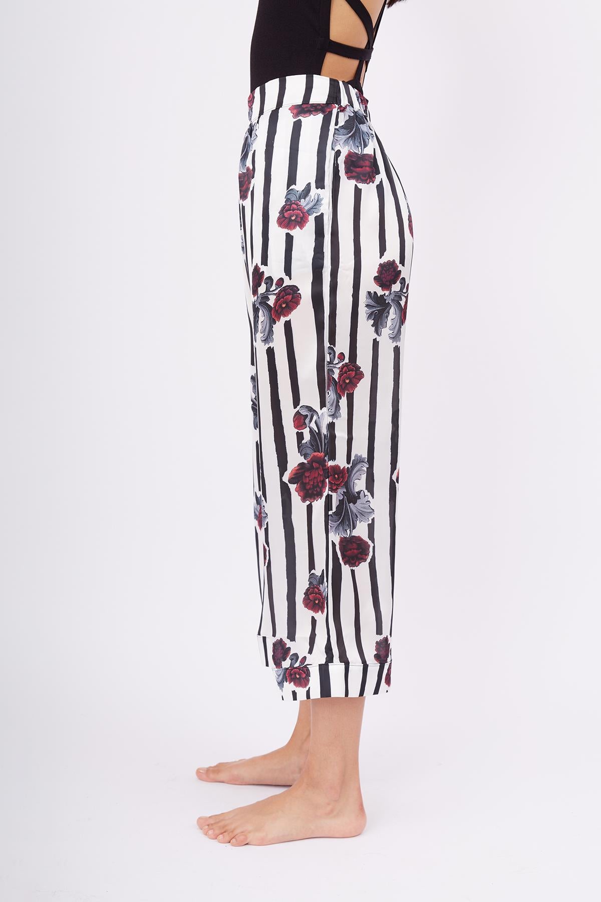 Peraluna-Stripe Garden Trouser Çizgili Güllü Baskılı Saten Kadın Pantolon-Pantolon-4-fleurdirect.live