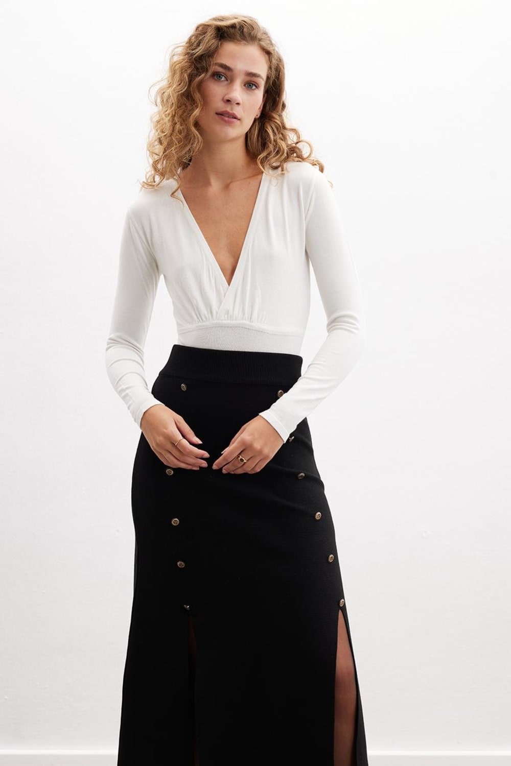 Peraluna-Styleboom X Devon Bodysuit V Yaka Uzun Kol Alttan Çıtçıtlı Kadın Triko Body-Body-1-fleurdirect.live