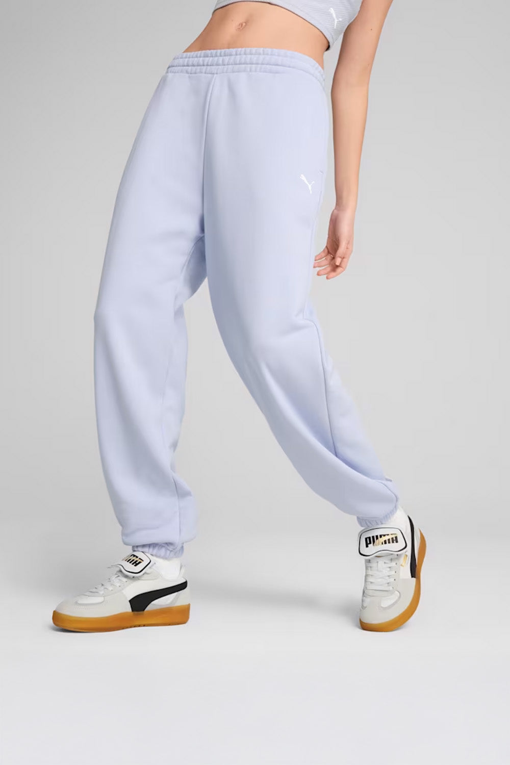 Puma-ESS Relaxed Sweatpants op Modern-Eşofman-1-fleurdirect.live