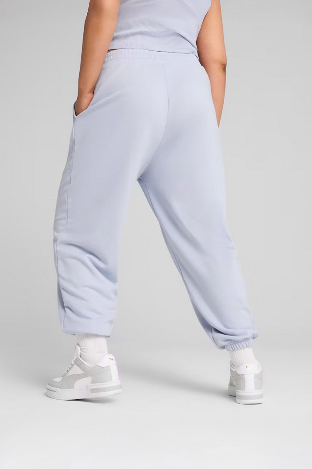 Puma-ESS Relaxed Sweatpants op Modern-Eşofman-4-fleurdirect.live