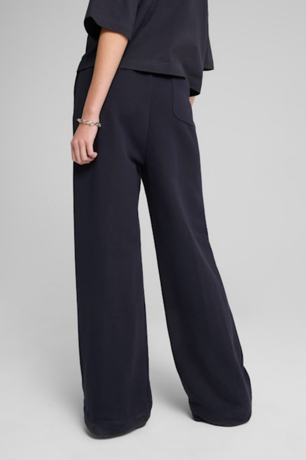 Puma-ESS Relaxed Sweatpants op New Na-Eşofman-3-fleurdirect.live