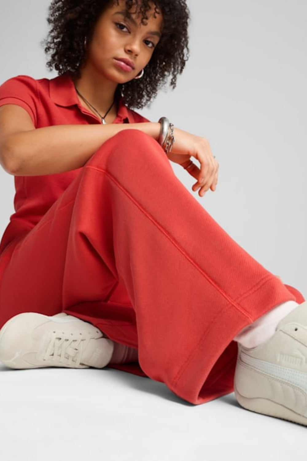 Puma-ESS Relaxed Sweatpants op Red Fi-Eşofman-3-fleurdirect.live